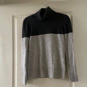 J. Crew 100% Italian Cashmere Color Block Turtleneck Gray Size Small EUC